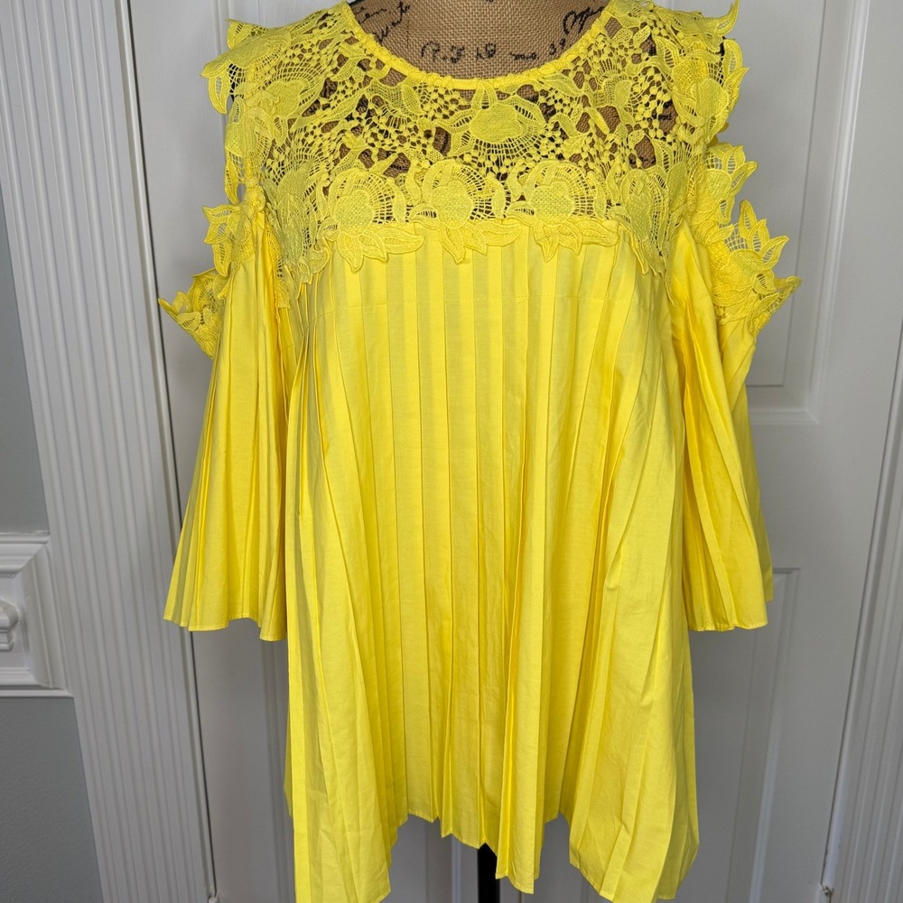 Juliette Yellow Crochet Lace Cold‎ Shoulder Pleated Tunic Top Blouse Size L EUC